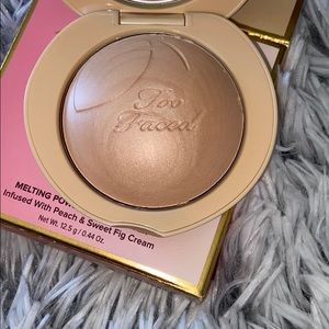 Too Faced Peach Frost Melted powder highlighter